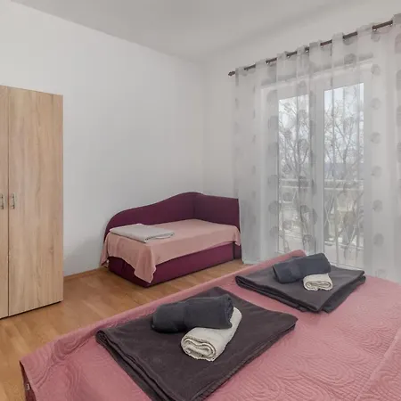 Apartment 2 Bedroom Stunning In Novi Vinodolski