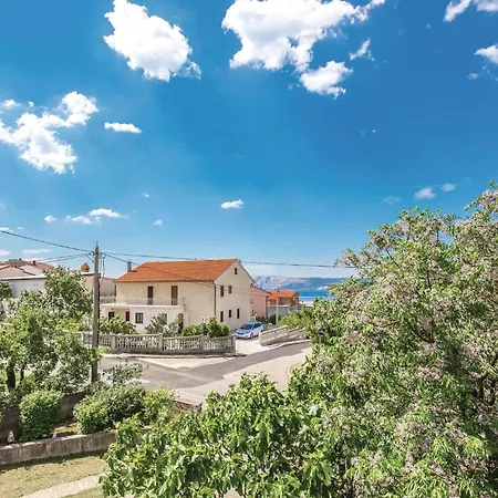 Apartment 2 Bedroom Stunning In *