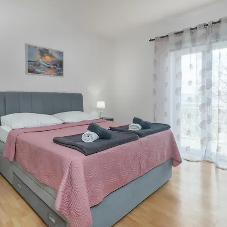 Gorgeous In Apartament *